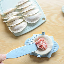 Load image into Gallery viewer, 2019 New DIY Dumplings Maker Tool Wheat Straw Jiaozi Pierogi Mold Dumpling Mold Clips Baking Molds Pastry Kitchen Accessories